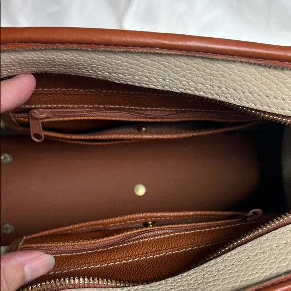 Dooney & Bourke Vintage Cream and Brown Shoulder Bag and Matching Wallet - Picture 6 of 16